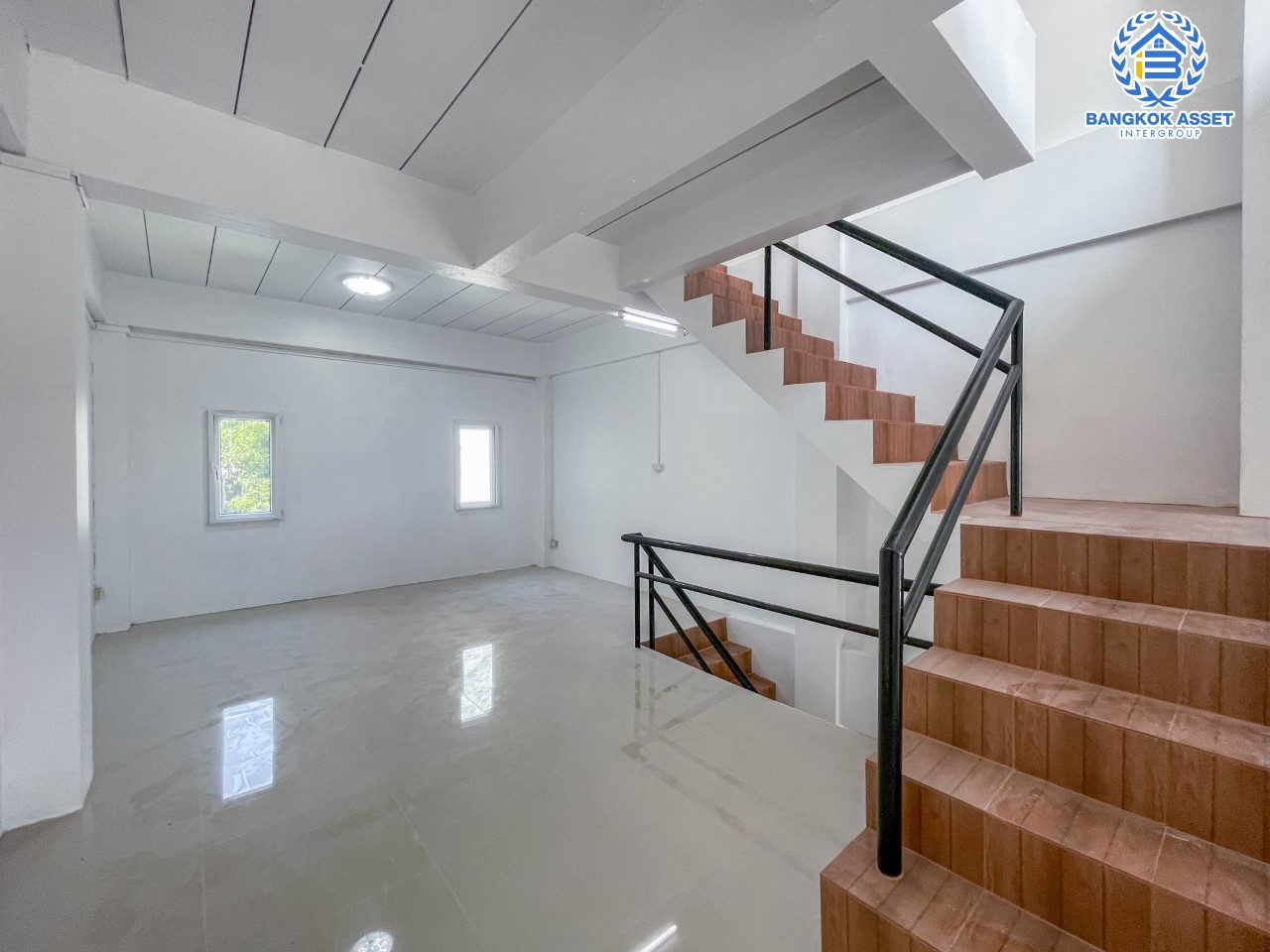 อาคารพาณิชย์มือสอง 4 ชั้น ย่านนนทบุรี งามวงศ์วาน-แคราย หลังมุม เนื้อที่ 15.2 ตร.ว. ฟังก์ชัน 3 ห้องนอน 3 ห้องน้ำ บนทำเลเชื่อมต่อทุกการเดินทาง ใกล้รถไฟฟ้าสายรถไฟฟ้า สายสีม่วง "ศูนย์ราชการนนท์" และจุดขึ้นทางด่วน "ศรีรัช"